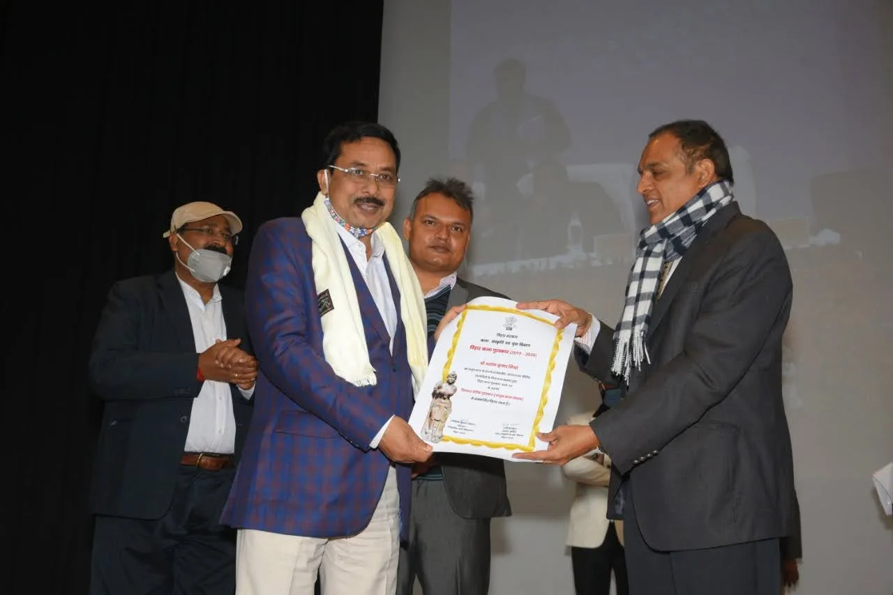 Receiving the Bihar Kala Puraskar, 2019–20.