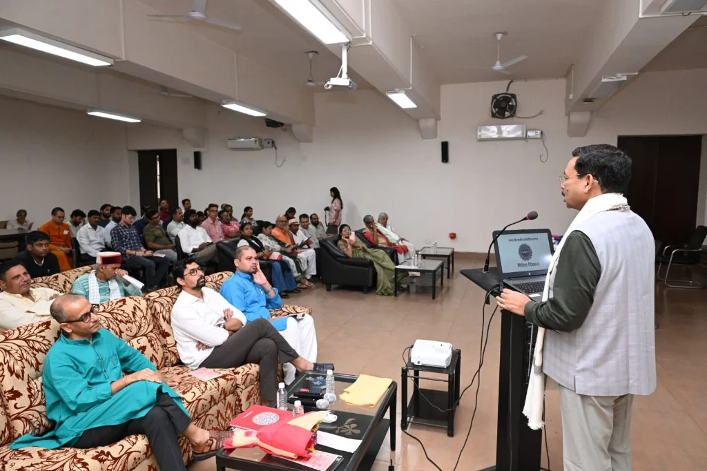 Addressing a gathering at Banaras Hindu University.